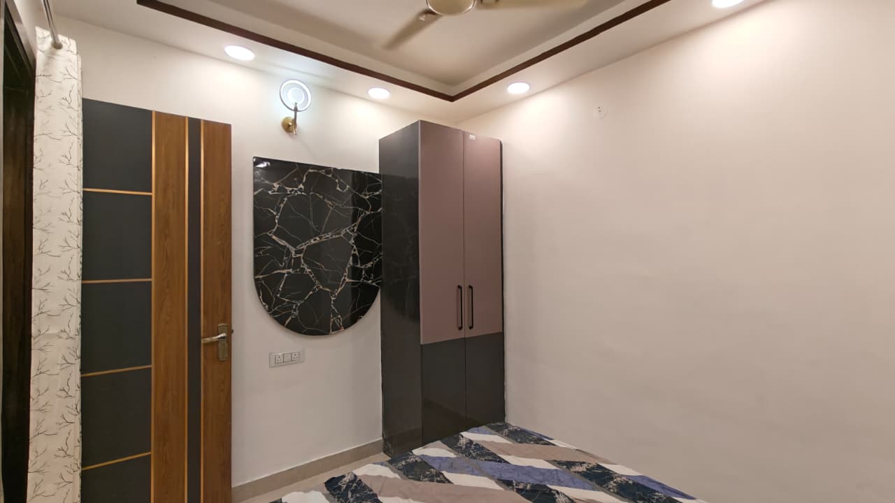 Affordable Semi-Furnished 2 BHK Builder Floor for Sale in P Block, Mohan Garden in  P Block Mohan Garden , New Delhi